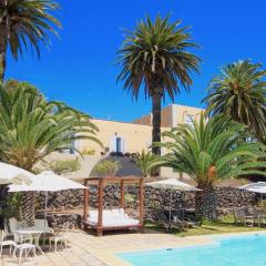 Detached Villa with Garden, Heated and Private Pool, Sea View, Parking Free