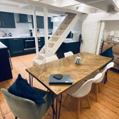 SPINDRIFT is A Beautiful Newly Refurbished THREE BEDROOM Private Family House located on the OLD HARBOUR and the COASTAL PATH in the Heart of Beautiful POLPERRO