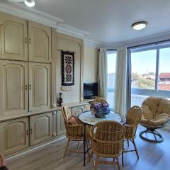 Apto ao lado da rua coberta