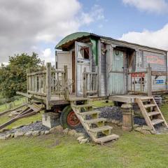 Glamping Wagon - 1 x Double Bed 2 x Single Bed