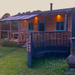 Dôl Swynol Glamping Luxury cabin with outdoor bath