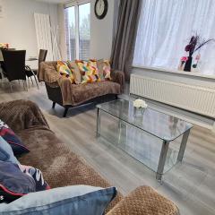 Blueville House, Bluewater, 4 Bedroom Houses, Greenhithe, Dartford, Kent-Hosted by Castile Accommodations Ltd