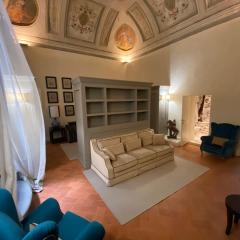 Luxury frescoed apartment in the center