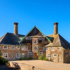 The Beach House-Devon- On the beach- sleeps 20