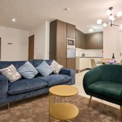 Luxury & Beach 2 min away