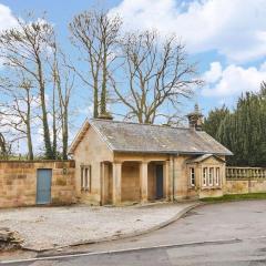 North Lodge - 17th Century Gate Cottage at Hassop Hall