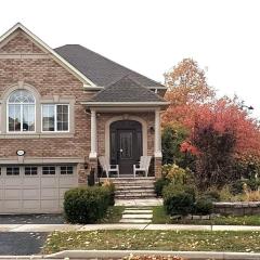 Modern & Spacious 2 Bedrooms+2 Bathrooms Bungalow in Oakville