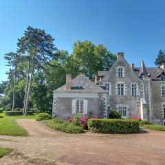 Magnifique château au bord de la Mayenne 18 couchages