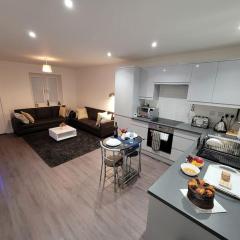 New build home with WI-FI, Smart TV, dedicated office floor, large terrace and Free parking