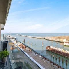 Lighthouse View - Pier facing apartment with garage