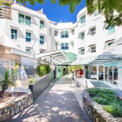 43 Holiday in the Heart of Hastings Street