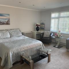 studio flat near NEC, Solihull & Airport. Short & Long stay Contractors HS2, NHS