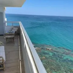 Maravilloso apartamento en primera línea de playa.
