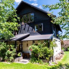 Silva Cabin - In the heart of Bran, next to the Castle w/ free parking