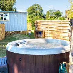 The Hideaway Hut - 1 Bed Shepherds Hut - Hereford