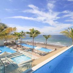 2bdr, Beach front Luxury Sunset view Heated Pools /Gym