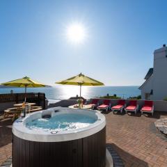 Coast View - 5 bedrooms with hot tub & sea views