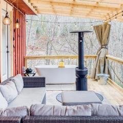 Romantic spot! Huge deck with outdoor soaking tub