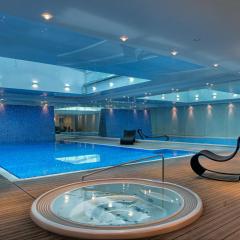 Waterlane Pool & Gym Apartments