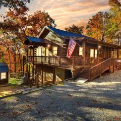 Cozy Private Cabin - Hot Tub, Pool Table, Fire Pit, Near Lake, and MORE