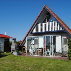 Gemütliches Ferienhaus mit Garten und einer Terrasse mit Windfang