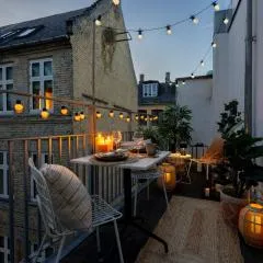 Sanders Leaves - Chic Three-Bedroom Apartment In Downtown Copenhagen