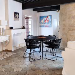 Uzès, au cœur du centre médiéval Le Logis du Consul un bien d'exception du XVIème siècle