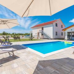 Beautiful Home In Benkovac With 6 Bedrooms, Wifi And Outdoor Swimming Pool
