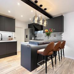 Flamingo Retreat with a Private Garden