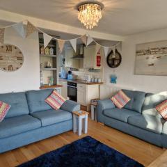 Caldon Holiday Chalet sleeps 4 in Dartmouth WIFI Electric inc Pet friendly