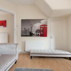 4 Bed house in Dartford 8 beds sleeps 10