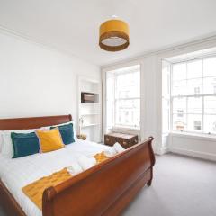 Luxury 3 Bedroom Apt On Edinburgh's Royal Mile