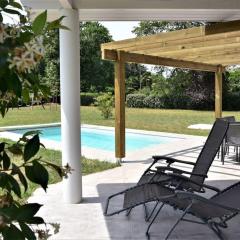 Calm house, swimming pool and garden