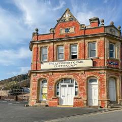 Cliff Railway Apartment