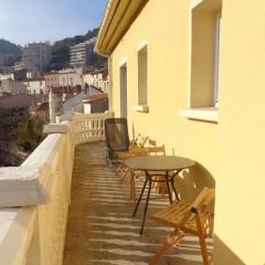 Confortable F3 avec balcon/terrasse en centre-ville, proximité cures, parking, ascenseur, pour 4 pers. - FR-1-703-88