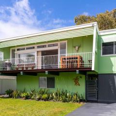 BEACHED @ YAMBA (water views, dog friendly, air con)