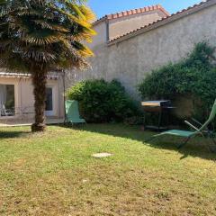 Maison bord du Thouet/ parking/ terrasse / fibre