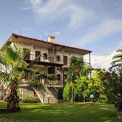 Villa Beta - 5min walk to beach, BBQ, Parking
