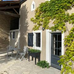 Gîte des Abeilles - Cosy, Rural & Tranquil with Shared Pool