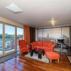 Panoramic city centre apartment by Polo Apartments