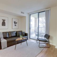 Awesome 2 BR Apartmetn At Pentagon City with Gym