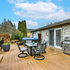 Lynnwood Home with Private Hot Tub!