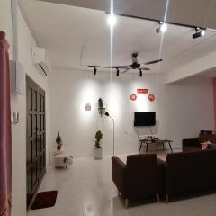 1-12 Pax Newly Refurnished Home With WIFI, ASTRO