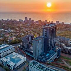 Umhlanga Arch Luxury Holiday or Work with Sea View - Inverter Backup Power