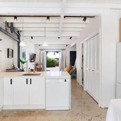 Stylish, comfortable and pet friendly home in the heart of Kensington