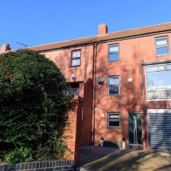 The Imp’s Pad - Off Steep Hill - Private Parking