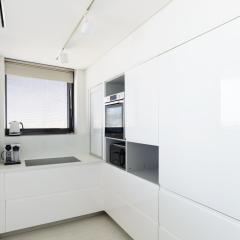 Bat Yam Luxury Apt Terrace & Sea View by FeelHome