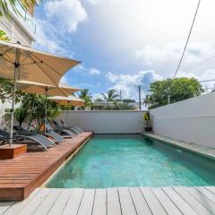Modern 2-Bed Sleeps 4 with Balcony