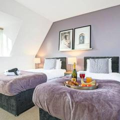 Berrywood House - Close to Northampton Town Centre - Free Parking, Fast Wifi, SmartTV with Netflix by Yoko Property