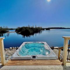 Sable Point Cottage (Lakeside 7-Person Hot Tub & Outdoor Shower)